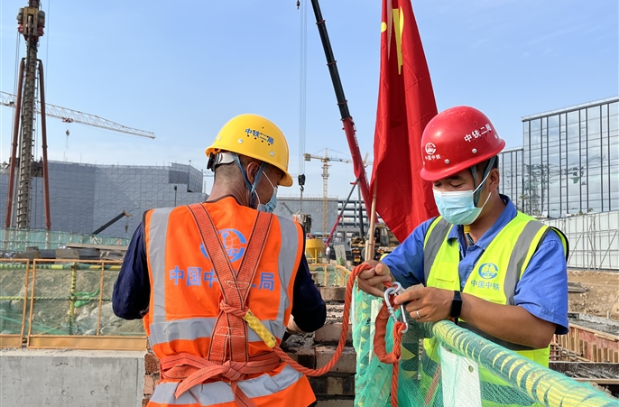 中铁二局西安城市客厅一标项目在业主月度质量安全评估检查中斩获第一名