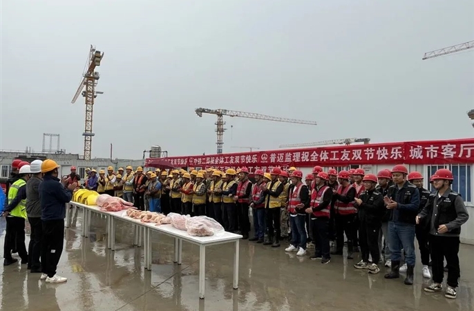 双节慰问送温暖 浓浓关怀暖人心