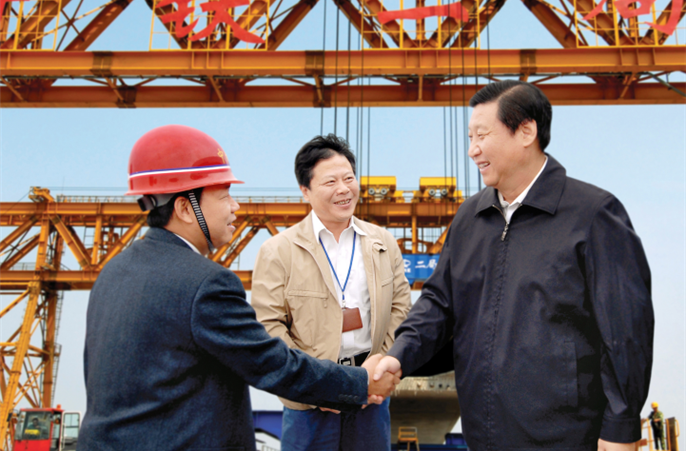 习近平总书记在中铁二局参建的杭州湾跨海大桥视察